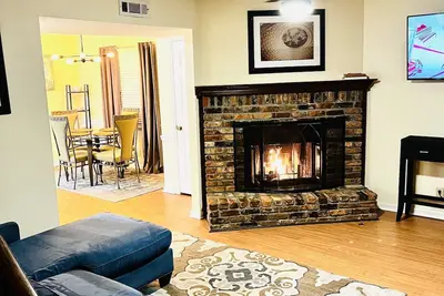 Image de MUSÉE Lavish Condo-Big House, Idle Hr Golf, Wesleyan College, Mercer University