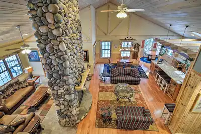 Image de Maison nordique rustique avec sauna de Traverse City!