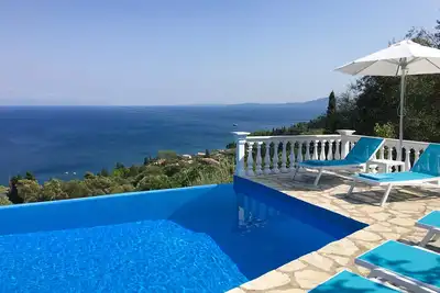 Image de Villas Prestige | CÔTE Est | Villa avec piscine à débordement et vue imprenable