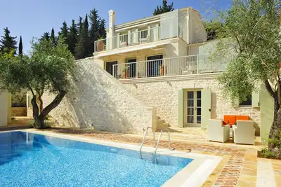 Image de Villas Prestige | Village De Kassiopi | Luxe 4 chambres avec piscine
