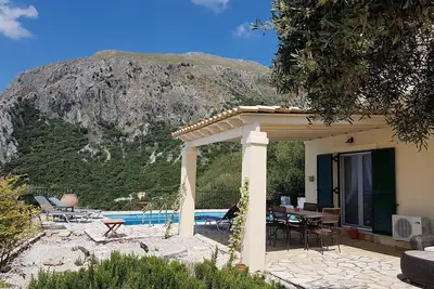 Image de Villas de prestige | Nissaki | Villa 5 * avec vue spectaculaire sur la mer