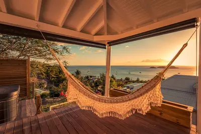 Image de Sunset Lodge – Une escapade romantique face à la mer