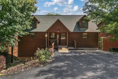 Image de Le luxe dans les Ozarks! 4 suites Master, 3 piscines, 2 espaces de vie spacieux - 19