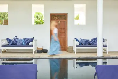 Image de Belle maison, piscine magnifique - en entrant sur 365 jours de plage de surf à Sri La