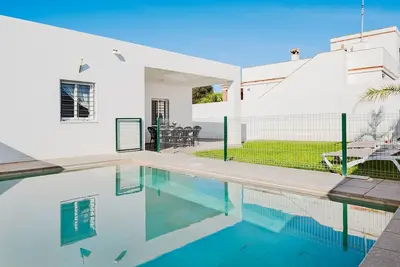 Maison de vacances \"Villa Conilsur 2\" près de la plage avec piscine