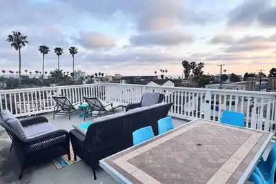 Image de Sun & Sea San Diego Dreams; Oceanview avec terrasse sur le toit; 2 pâtés de maisons de la plage
