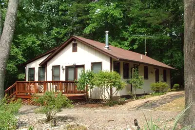 Image de Maintenant 99 $ / nuit * Votre magnifique lac Anna Retraite Familiale avec rampe et marina