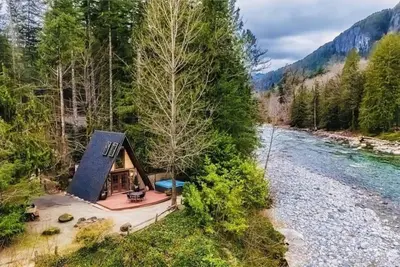Image de Chalet romantique, cuisine complète, spa privé - Séjour de trois nuits / une nuit gratuite