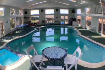 Image de Lake Conroe Spacious Waterfront Retreat 8 Br, piscine intérieure chauffée, foyer