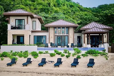 Image de \"Living Waters Roatan\" Camp Bay Beach Luxe Oceanfront Vacation Villa