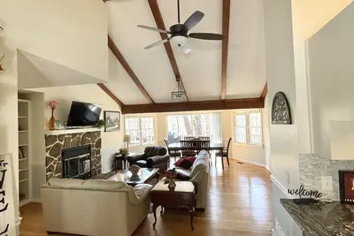 Image de Cerf, dindon sauvage et ours, oh mon dieu! Maison de montagne de Krista, Big Canoe Ga