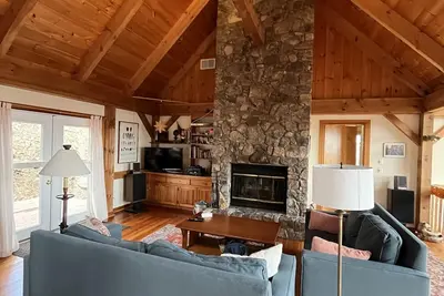 Image de Venez nous voir! Spectaculaire maison de montagne parfaite pour plusieurs familles!