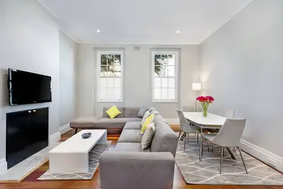 Image de TerraceTerrasse du patrimoine moderne. Vue de la ville. Parking. 2 Br