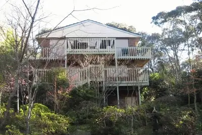 Image de Pierre de foyer | Près des belvédères et des arbustes de Govetts Leap