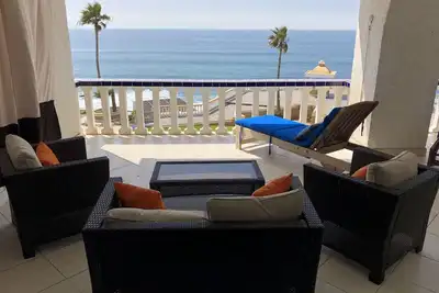 Image de Rosarito Beach Front 2 chambres, 2 salles de bain complètes à 180 degrés de la vue de face sur l’océan!