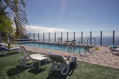 Image de 2 Bedrooms, Sea View, Heated Pool 27ÂşC, Heating, Free Wifi, private garden and barbecue (4)