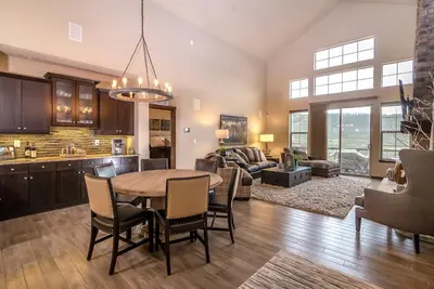 Image de Premier Location & Luxury à Granby Ranch! - 4bd \/ 4ba ski-in \/ out sur la pente principale