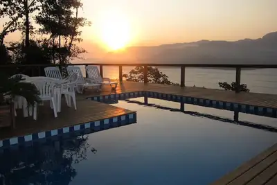 Image de Luxe maison de plage w / piscine, terrasse et des vues spectaculaires w / la mer; plage 600 m
