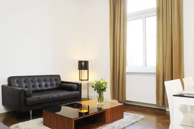 Appartement 2 pièces m. Entièrement équipé avec WiFi, nettoyage, service de blanchisserie