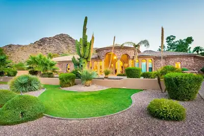 Image de 20 couchages! Parfait pour les grands groupes, 10 lits, villa luxueuse privée avec vue