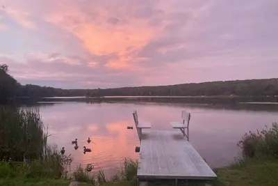 Image de Lake Front W / vues inoubliables. Hot Tub, Cheminée, Table de billard, bateau sur place