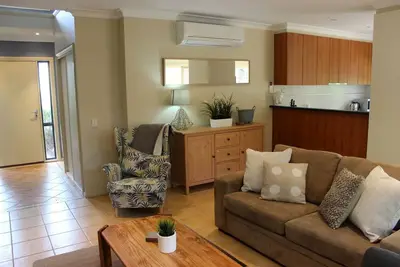 Image de Annie's Place - Deux Chambres Villa, Couchages 4