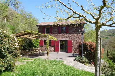 Image de Très Belle Maison en Pierre au milieu de la Nature