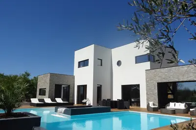 Image de Luxueuse Villa D'Architecte au calme avec grande piscine plein Sud