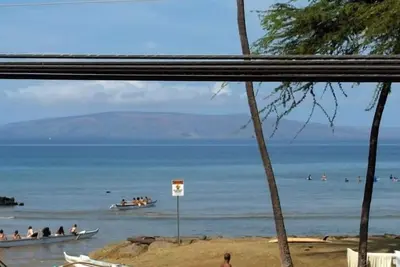 Image de Étapes de la piscine et de la plage et à pied des magasins, restaurants, bars et épiceries