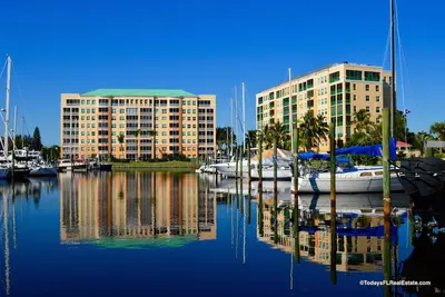 Image de Magnifique Condo de 2 chambres situé dans le Harbour Towers @ Burnt Store Marina