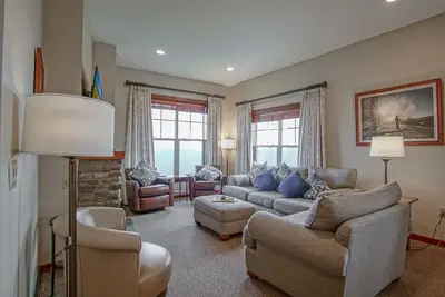 Image de 3 Br: Soaring Eagle 404