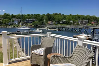 Image de 3b / 1. 5ba Annisquam Waterfront Living avec vue imprenable, décor magnifique, kayaks