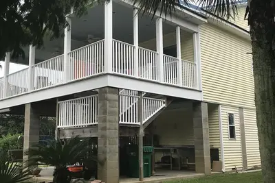 Image de Crusin the Coast! Waterfront Home - Poisson, bateau, barbecue, asseyez-vous, détendez-vous et profitez-en!