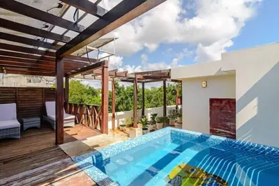 Image de Évasion Privée avec Piscine Entourée de Nature