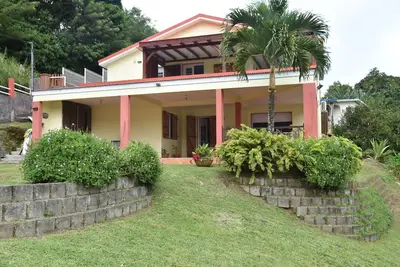 Image de Haut De Villa Dans Son Ecrin De Verdure