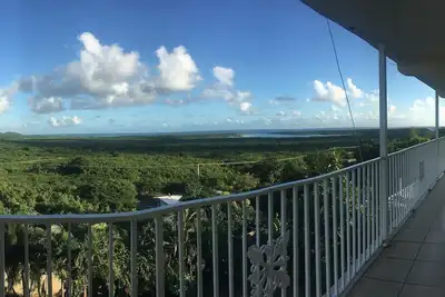 Image de Maison moderne avec vue imprenable sur les CaraĂŻbes!