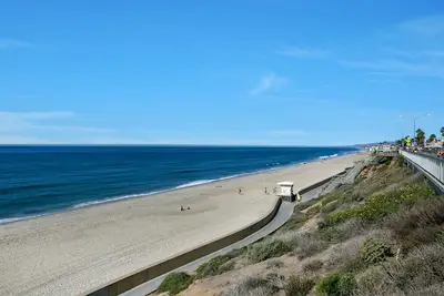 Image de Carlsbad Village Cottage, en face de la plage