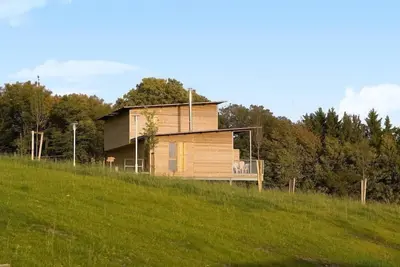 Image de Cottage cosy, lumineux et traditionnel près du lac | Terrasse privée!