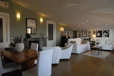 Image de Appartement dans villa du 19ème siècle avec vue mer, avec parking privé, Wifi gratuit