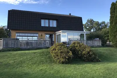 Image de Villa avec vue magnifique et grande pelouse. Grand solarium avec piscine spa