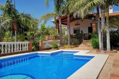 Image de Alhaurin De La Torre: Andalouse Villa De Charme Avec Piscine Et Jardin Avec Palmiers. Wifi Gratuit.