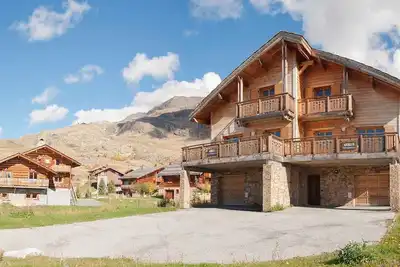 Image de Joli Chalet 15 Personnes, Accès Direct aux Pistes, Sauna Privé