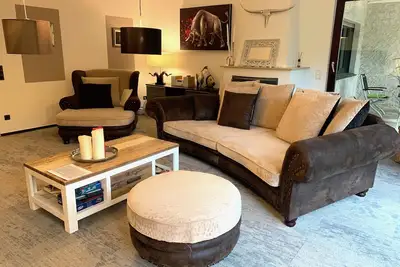 Image de Grand appartement avec trois chambres Ă coucher, salon, cuisine, jardin, parking