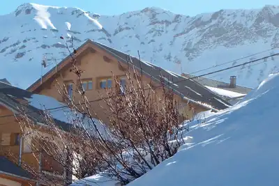 Image de 8/10 pers au pied des pistes