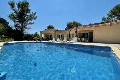 Image de Villa sur les hauteurs de Nîmes en pleine garrigues