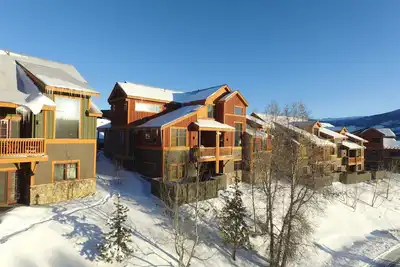 Image de Ne partagez pas le bain à remous! Obtenez votre propre spa au Ski Silverthorne Lodge!