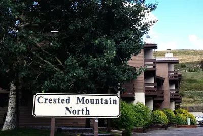 Image de Crested Mountain North, Condo 2 chambres, prix Cb Chalk Walk, festival des fleurs sauvages et automne