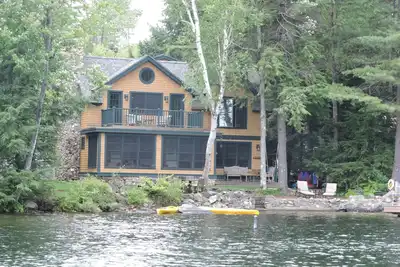 Image de Lake Sunapee Water Front Luxury Timber Home, à quelques minutes de Mnt Sunapee, pour 11 personnes