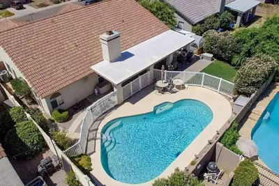 Image de Maison chaleureuse et luxueuse avec piscine chauffée! visite virtuelle-Vérifiez le lien vidéo