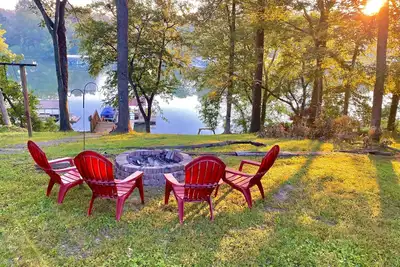 Image de Quai pour bateaux! Près de la marina Twin Creeks! Allez au cinéma, aux magasins, aux restaurants!